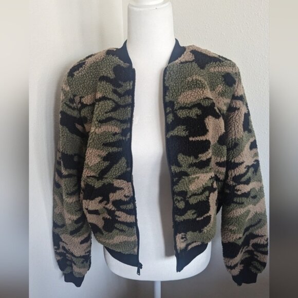 Rock‎ & Republic Camo Zip Up Sherpa Fleece Jacket Size Women's Small - Picture 4 of 8